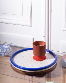 Hank Brussels Wild Berries Poly candle displayed on the terrazzo Hoop tray with a blue rim, styled in a modern interior.